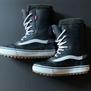 Vans standard MTE snow boot.